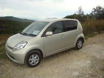 2005 Toyota Passo Photos