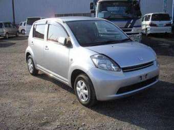 2005 Toyota Passo Images