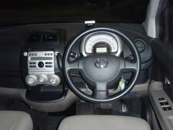 2005 Toyota Passo Photos