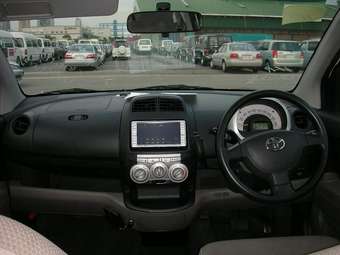 2005 Toyota Passo Pictures