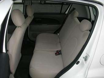 2005 Toyota Passo Photos