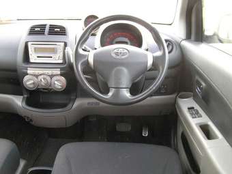 2005 Toyota Passo Pictures