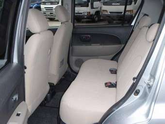 2005 Toyota Passo Images