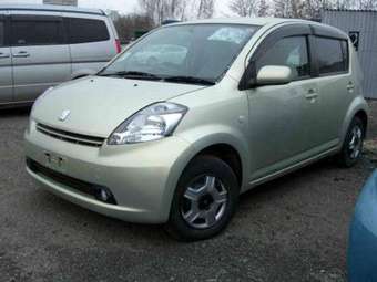 2005 Toyota Passo Images