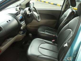 2005 Toyota Passo Pictures