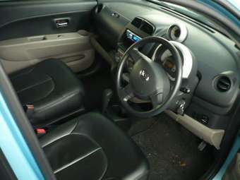 2005 Toyota Passo Photos