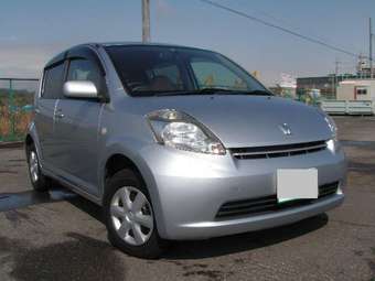 2005 Toyota Passo Pics