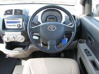 2005 Toyota Passo Pictures