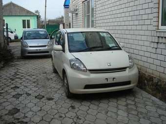 2005 Toyota Passo Images