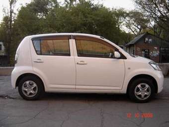 2005 Toyota Passo Images