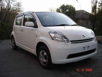 2005 Toyota Passo Pictures