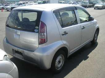 2005 Toyota Passo Images