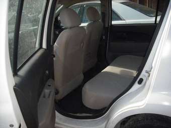 2005 Toyota Passo Images