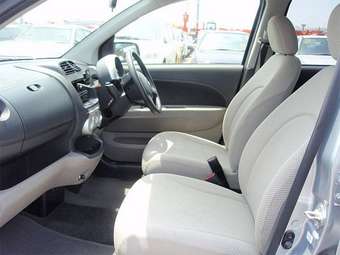 2005 Toyota Passo Pictures