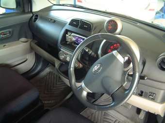 2005 Toyota Passo Photos