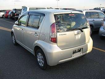 2005 Toyota Passo Images