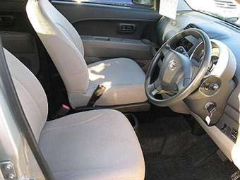 2005 Toyota Passo Pictures