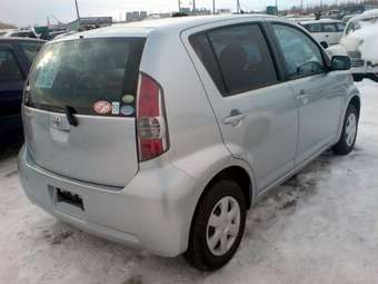 2005 Toyota Passo Pictures