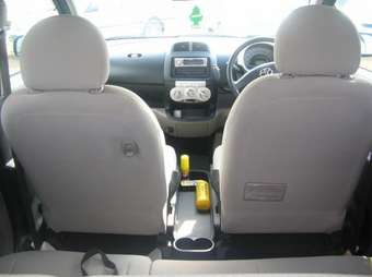 2005 Toyota Passo Pictures