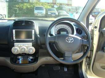 2005 Toyota Passo Pictures