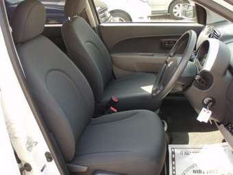 2005 Toyota Passo Photos