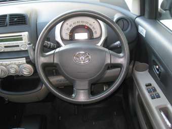 2005 Toyota Passo Images