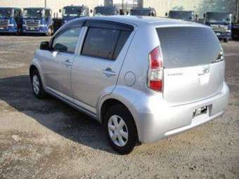 2005 Toyota Passo Images