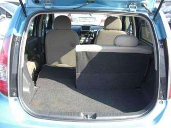 2005 Toyota Passo Photos