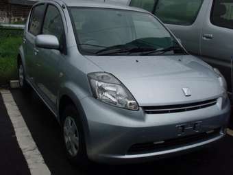 2005 Toyota Passo Photos