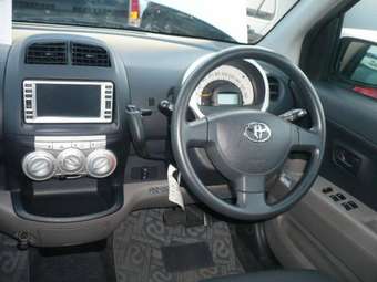 2005 Toyota Passo Images