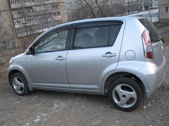 2005 Toyota Passo Pictures