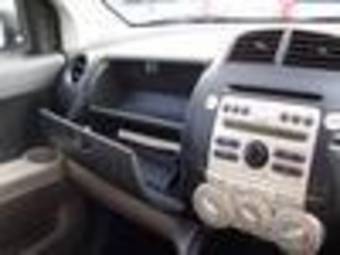 2005 Toyota Passo Photos