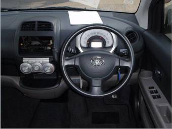2005 Toyota Passo Photos