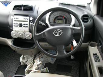 2005 Toyota Passo Photos