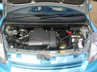 2005 Toyota Passo Images