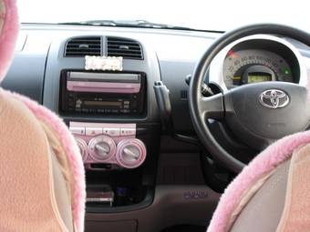 2005 Toyota Passo Images