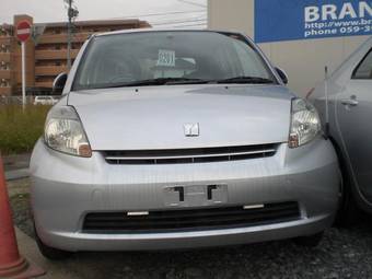 2005 Toyota Passo Photos