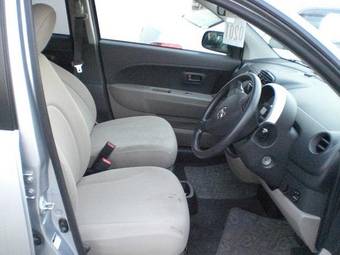 2005 Toyota Passo Photos