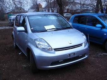 2005 Toyota Passo Pictures