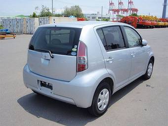 2005 Toyota Passo Images