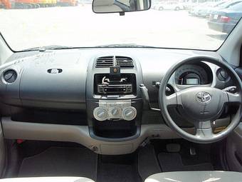 2005 Toyota Passo Photos