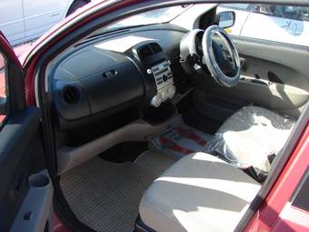 2005 Toyota Passo Photos