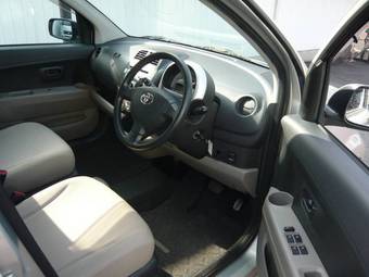 2005 Toyota Passo Pictures