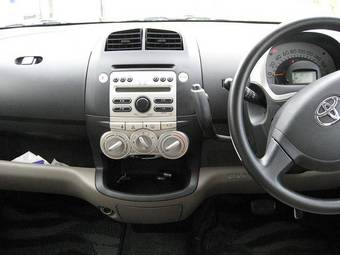 2005 Toyota Passo Pictures