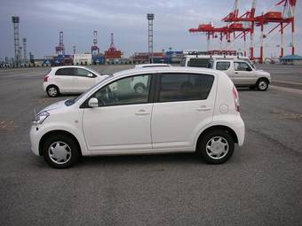 2005 Toyota Passo Photos