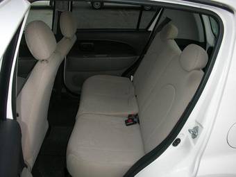 2005 Toyota Passo Images