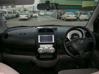2005 Toyota Passo Pictures