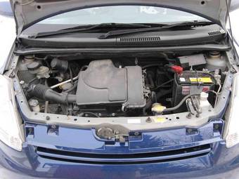 2005 Toyota Passo Photos