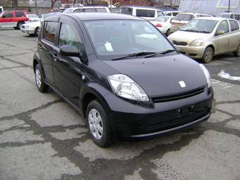 2005 Toyota Passo Pictures