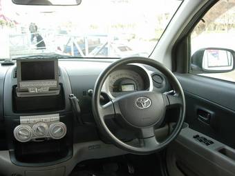 2005 Toyota Passo Images
